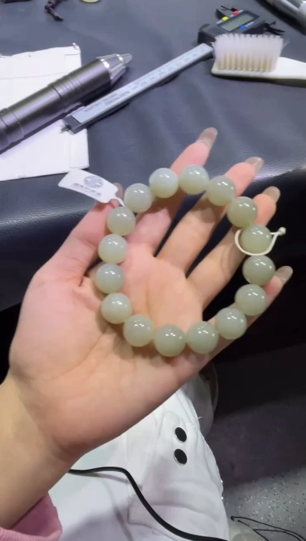 未镶嵌手串和田玉近矿高清白手串（产地直发）