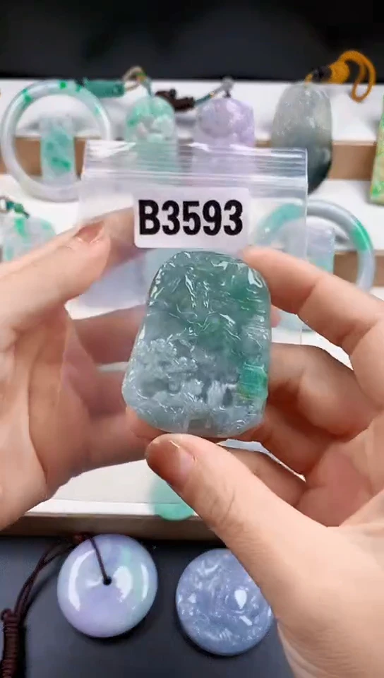 颈饰未镶嵌翡翠天然翡翠吊坠挂件