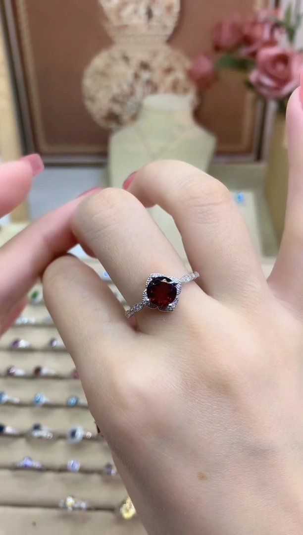 银S925镶嵌戒指石榴石四叶草石榴石戒指