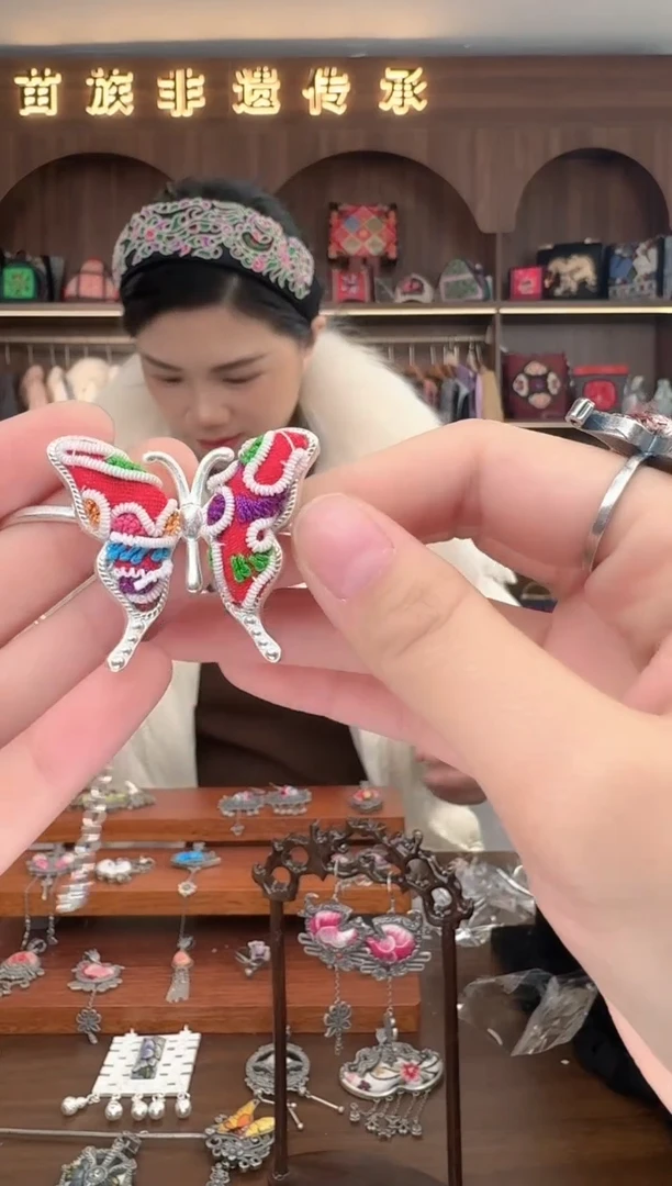 【闪购商品】织绣扶光苗绣传承55