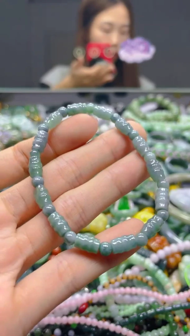 颈饰未镶嵌翡翠5MM/Q/翡翠A货，一件也是批发价