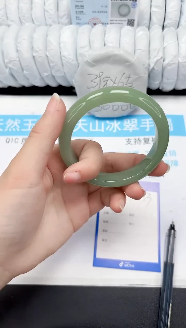 【闪购商品】石英质玉手镯未镶嵌133-61.4