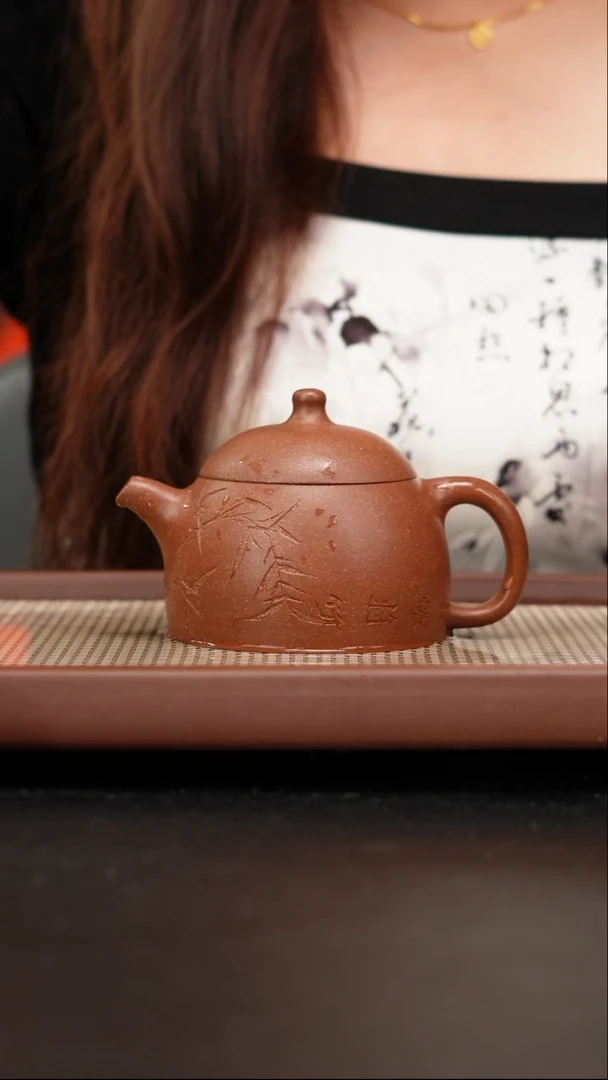 茶壶紫砂红朱段秦权刻绘260cc吴国仙