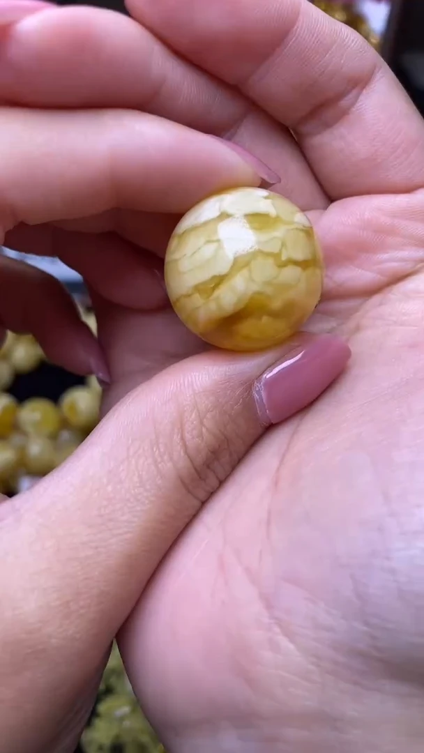 未镶嵌琥珀裸石葵.67