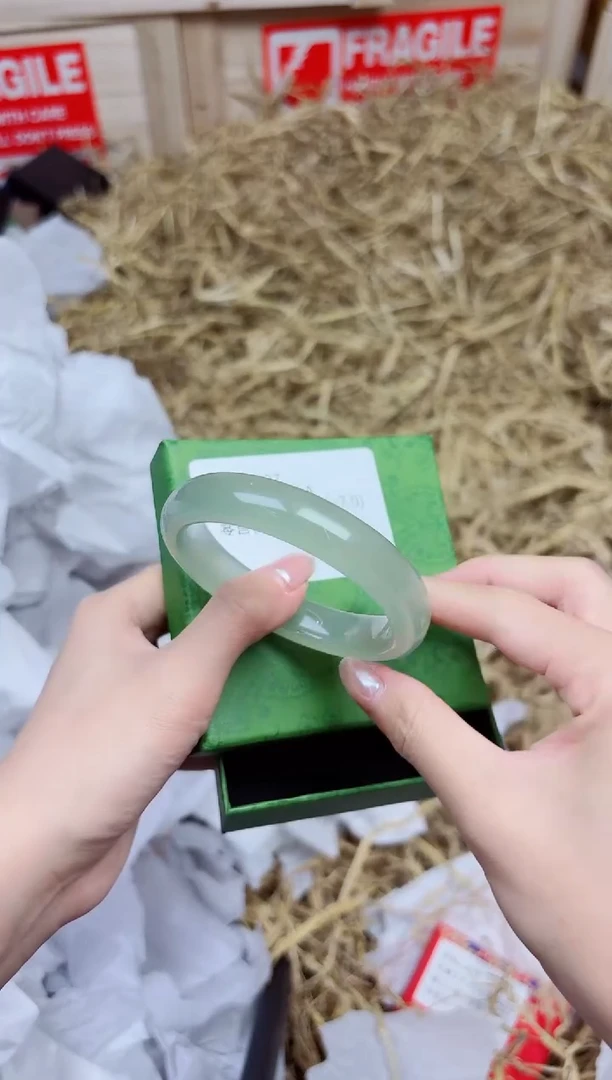 未镶嵌手镯石英质玉--圈口54