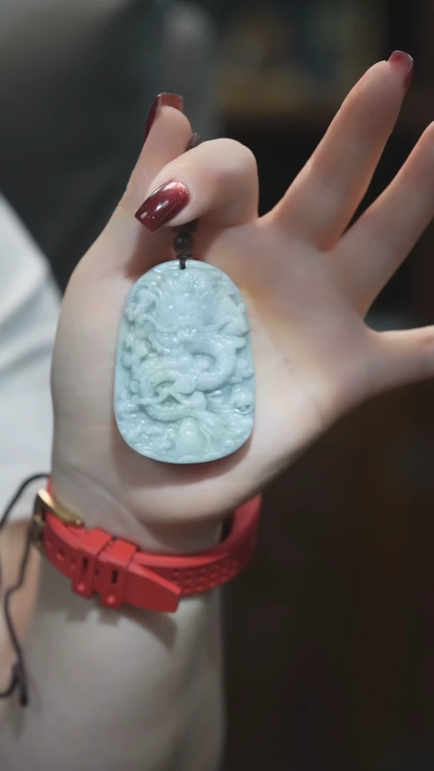 颈饰未镶嵌翡翠龙牌