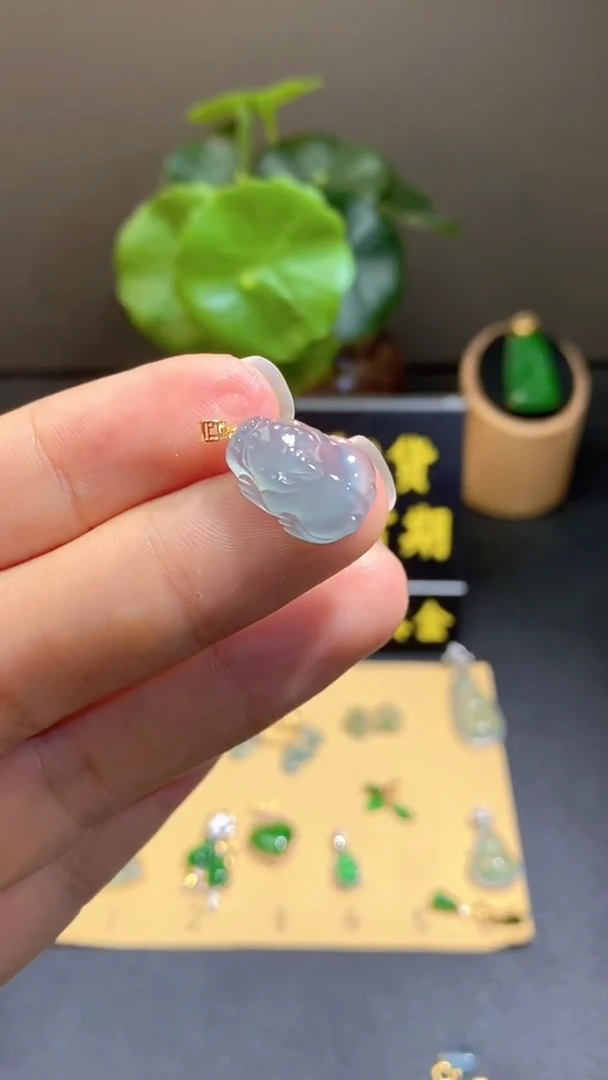 颈饰18K金镶嵌翡翠翡翠A货