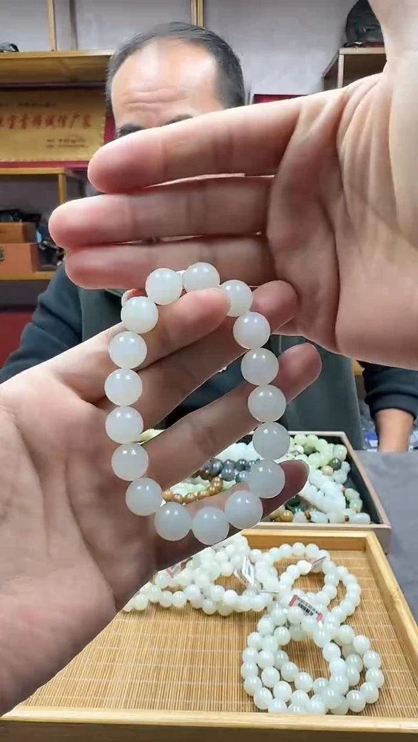 未镶嵌手链和田玉12且末暖白···发国检