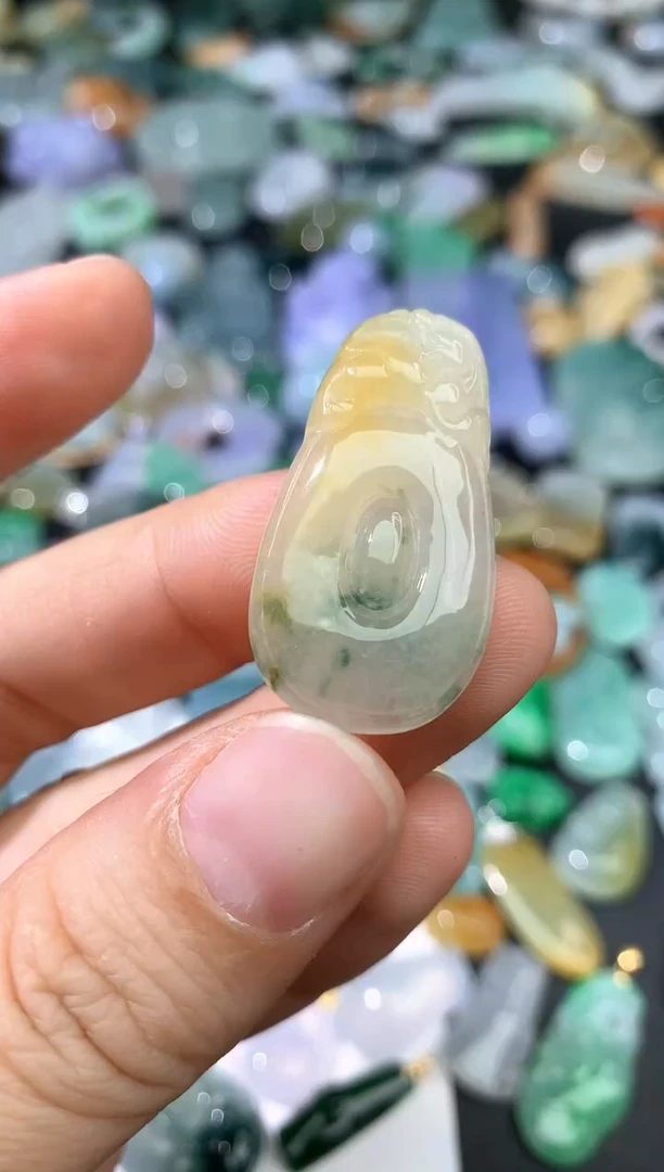 颈饰未镶嵌翡翠吊坠