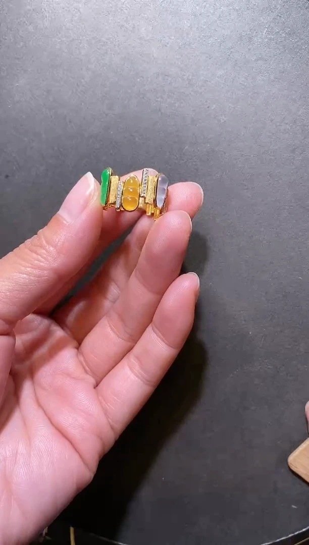 【闪购商品】翡翠戒指18K金镶嵌翡翠三色戒指