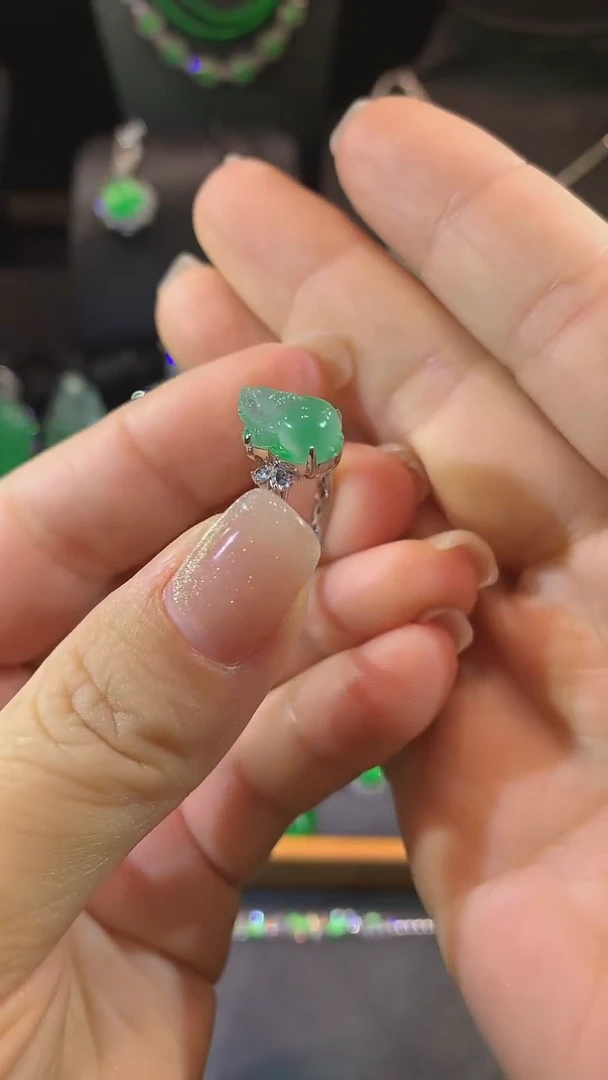 翡翠戒指18K金镶嵌戒指