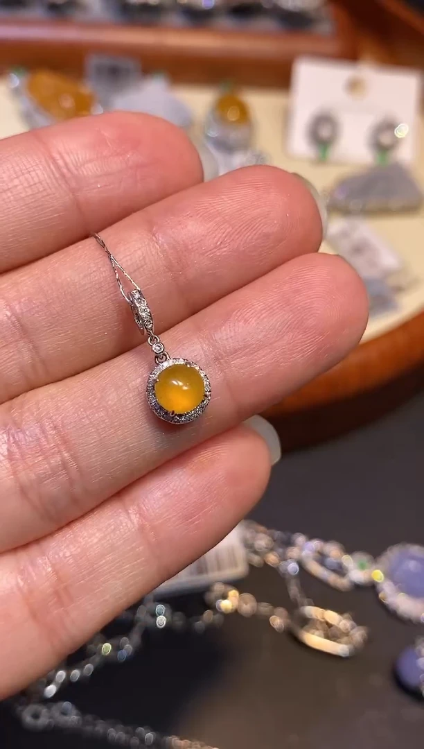 【闪购商品】翡翠颈饰18K金镶嵌吊坠