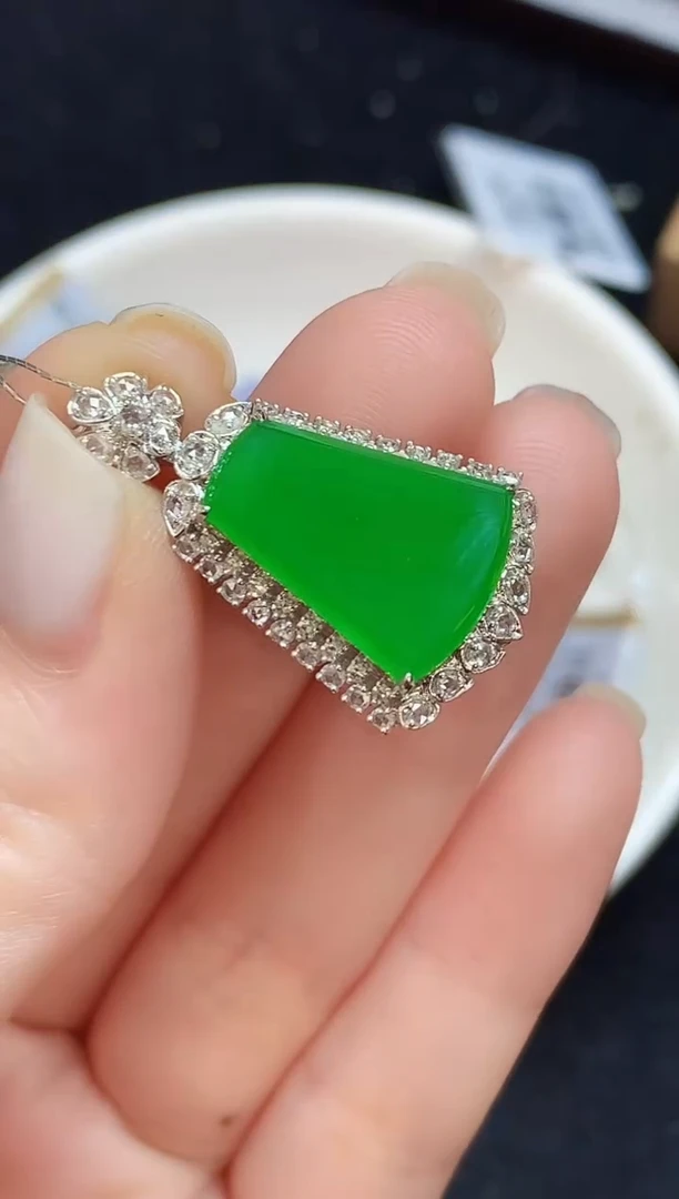 吊坠(不含链)18K金镶嵌翡翠40