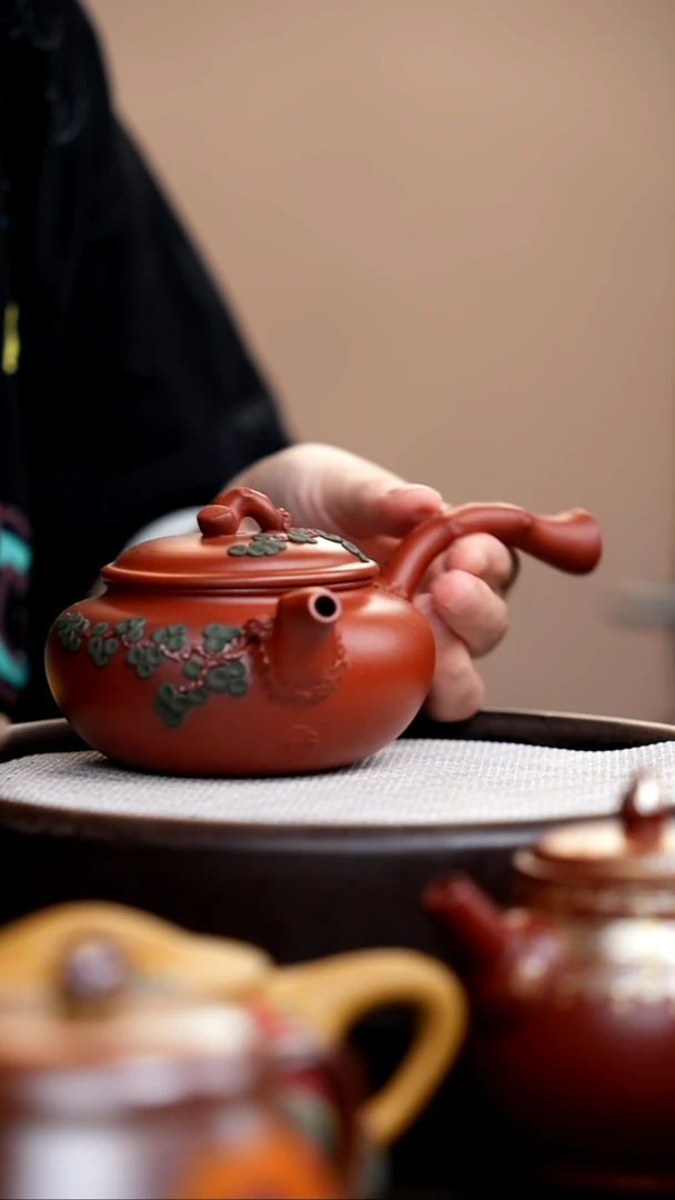 茶壶紫砂朱泥仿古侧把堆松