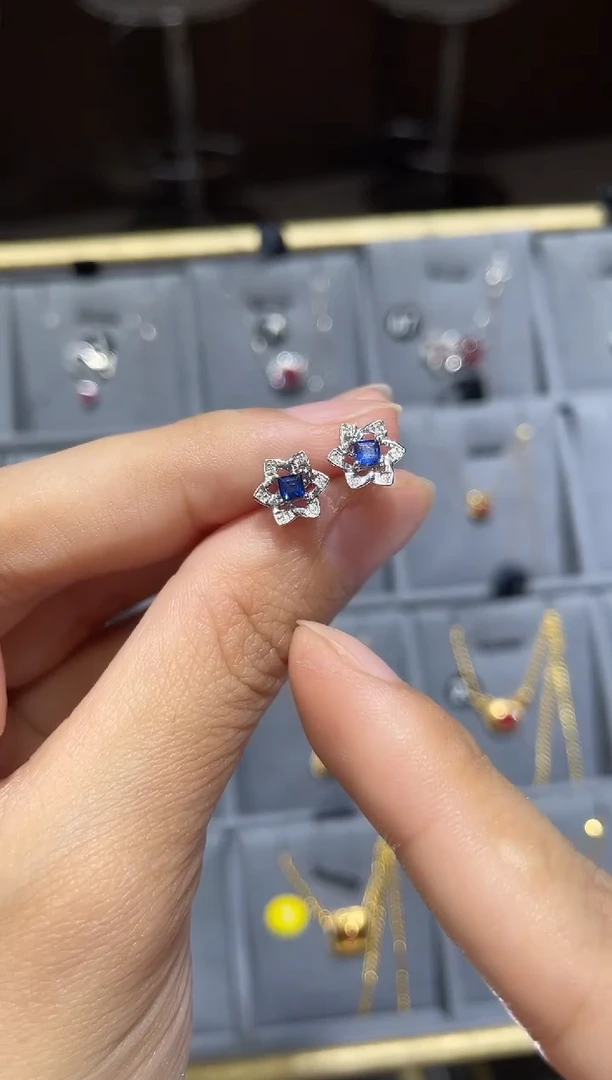 耳饰蓝宝石18K金镶嵌1