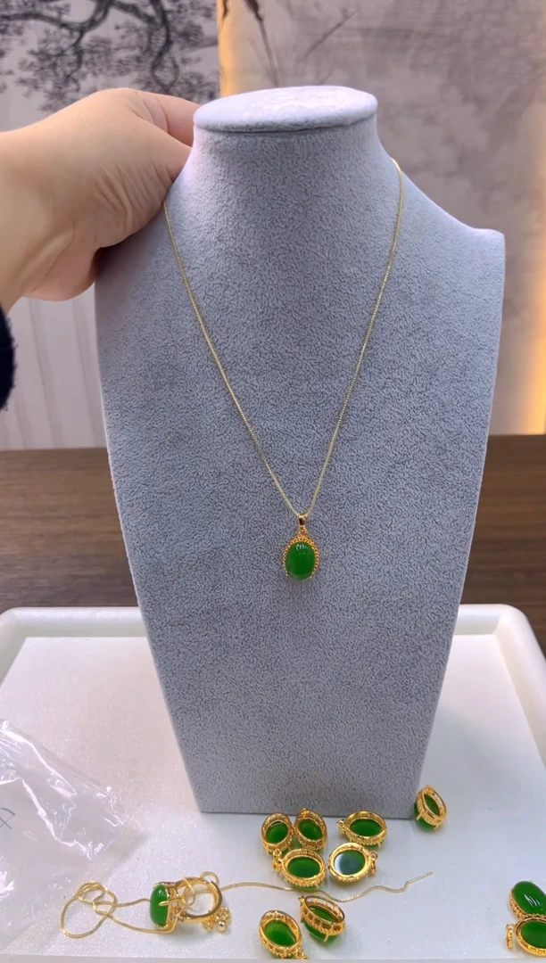 吊坠(赠链)银S925镀金镶嵌和田玉D313