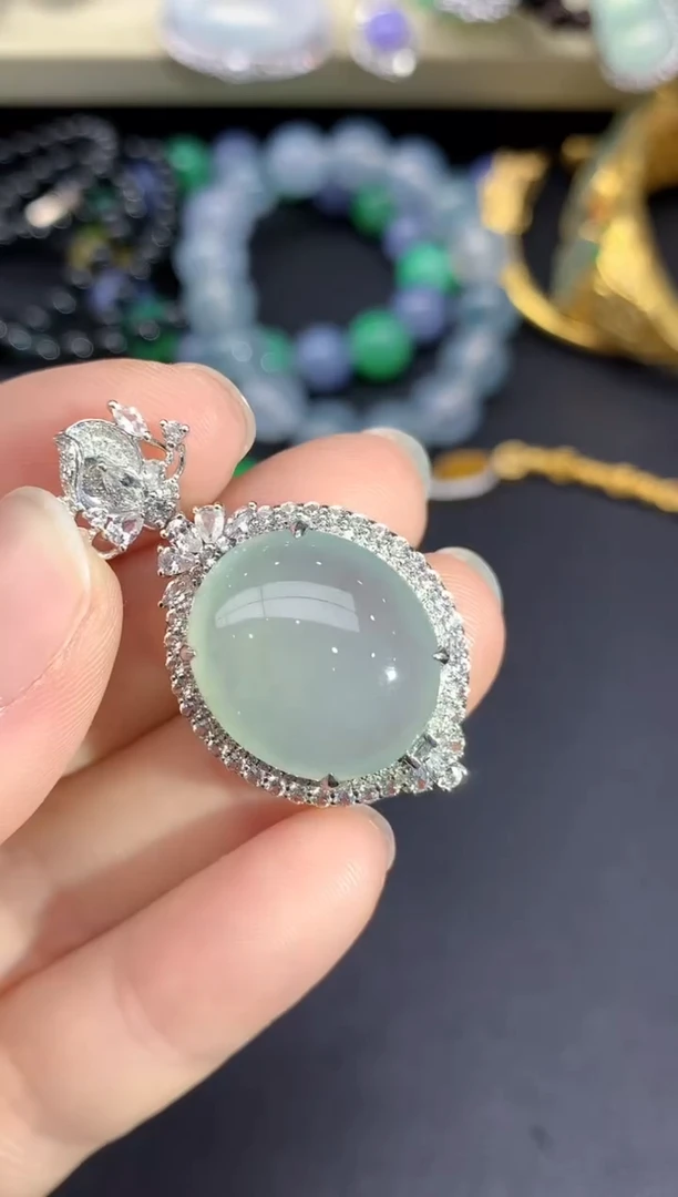 颈饰18K金镶嵌翡翠333-雪姐翡翠天天见