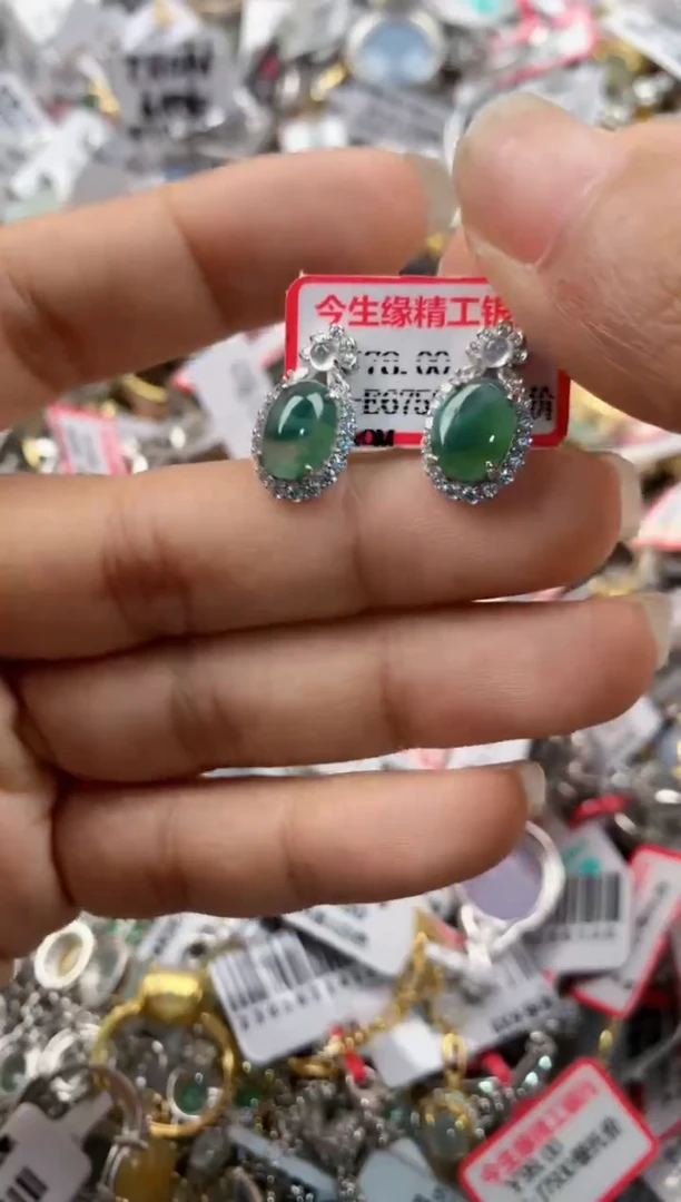 银S925镶嵌戒指翡翠888         2