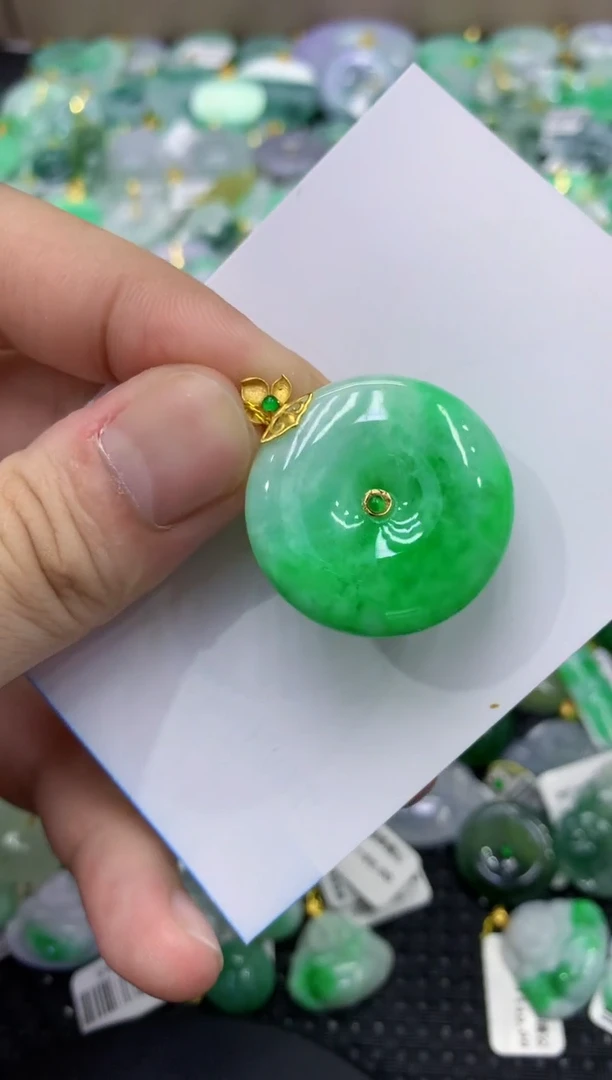 颈饰18K金镶嵌翡翠天然缅甸翡翠A货