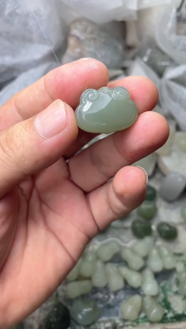 和田玉未镶嵌颈饰1