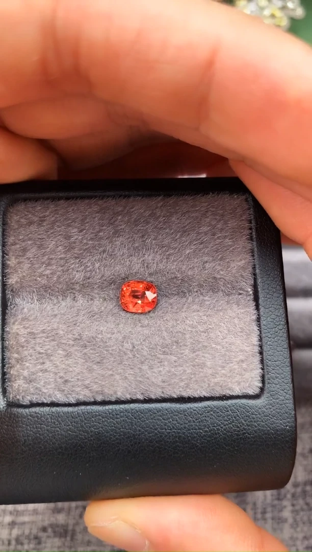 未镶嵌裸石定制尖晶石枕型 橙色调 1.31ct