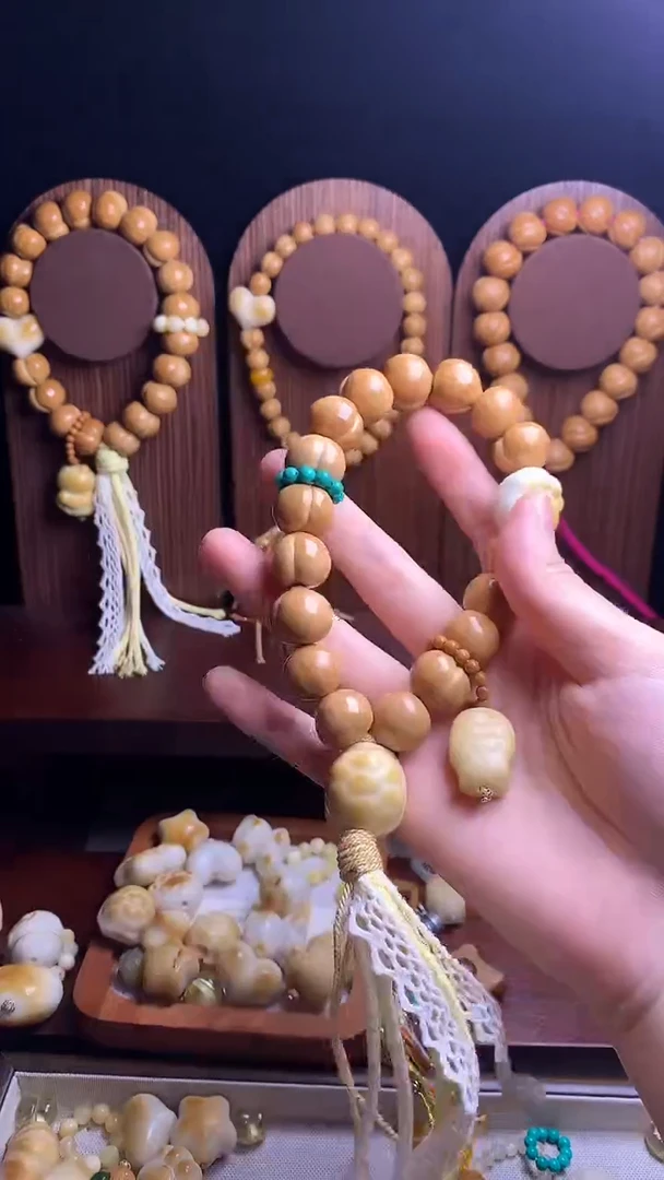 吊坠猴头核桃?****?全品纯手工绿跑环猫爪奶油风流苏手持
