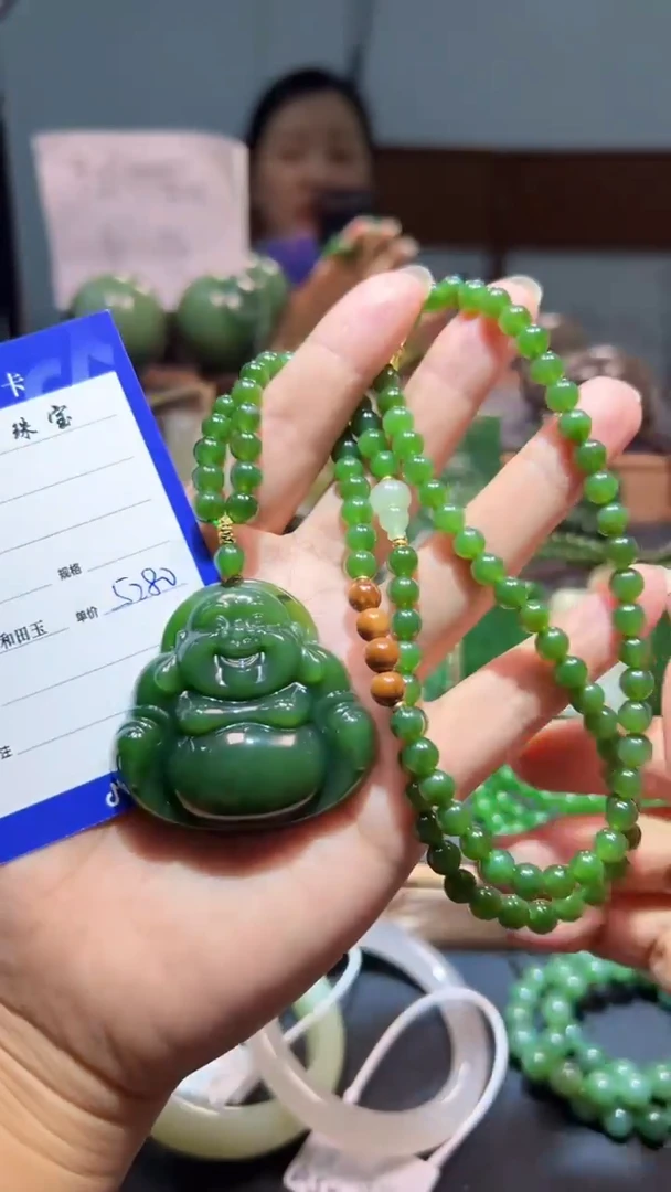 颈饰未镶嵌和田玉（碧玉）1