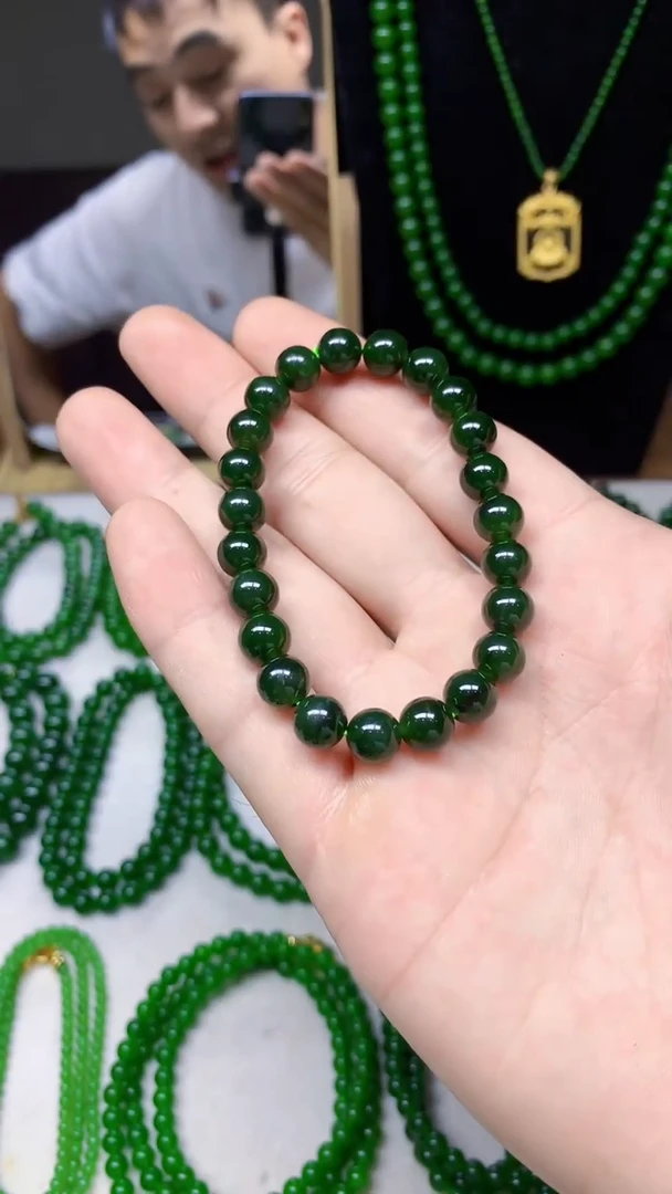 项链未镶嵌和田玉（碧玉）卡8红皮单圈