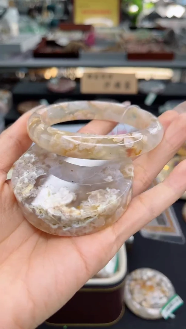 【闪购商品】石英质玉手镯未镶嵌62圈口（赠品镯心）3507587