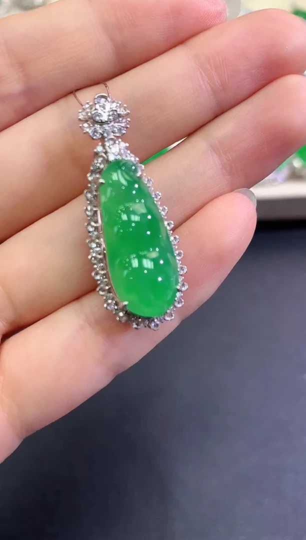 【闪购商品】翡翠颈饰18K金镶嵌C67