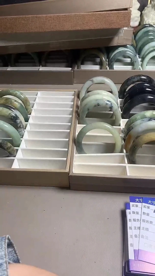 未镶嵌蛇纹石玉手镯4643