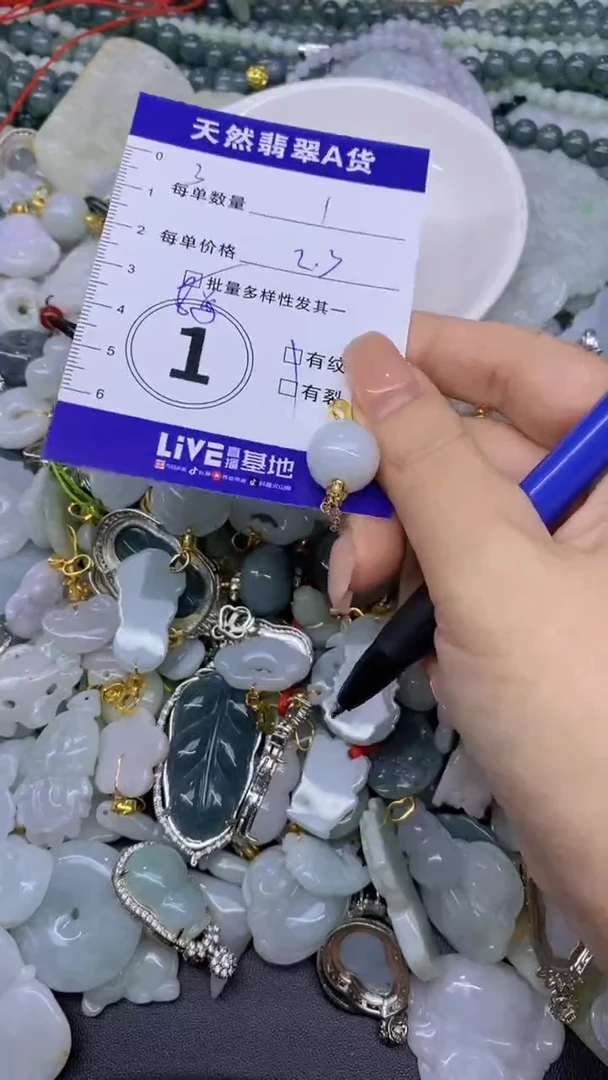 翡翠未镶嵌颈饰天然翡翠A货吊坠批量多样性发一