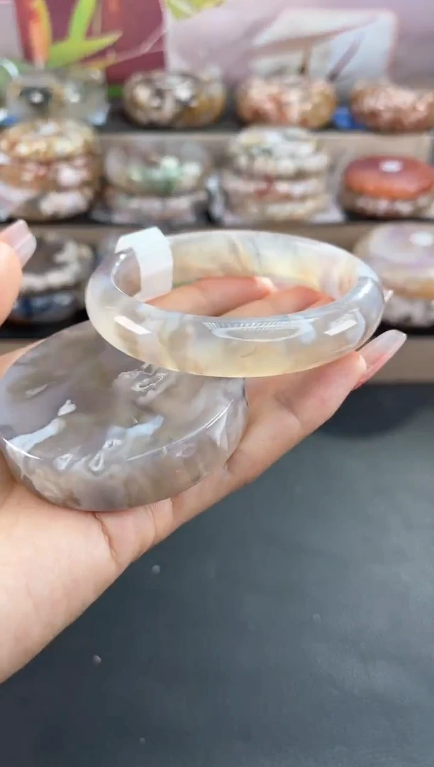 未镶嵌手镯石英质玉60