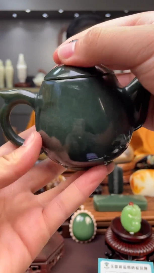 未镶嵌和田玉摆件茶壶