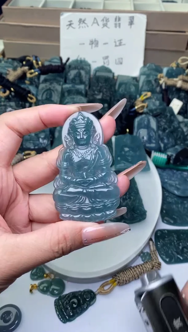 颈饰未镶嵌翡翠