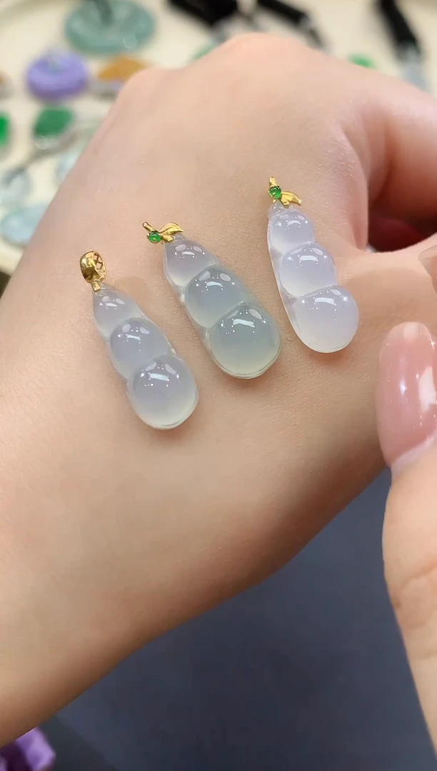 颈饰18K金镶嵌翡翠16-吊坠-选其中发其一