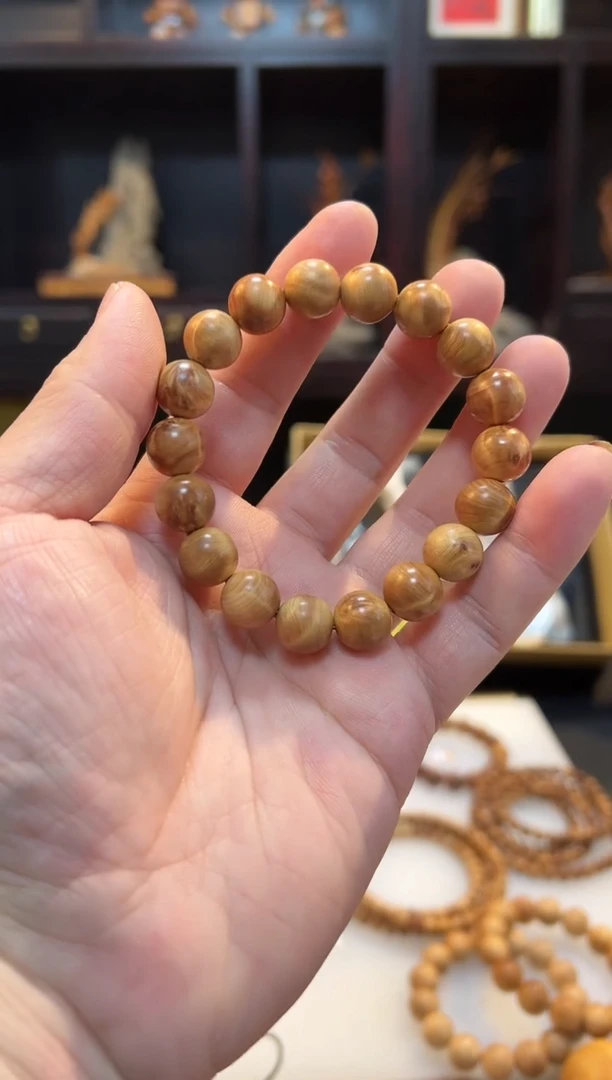 崖柏12微瘤闪圆珠无备珠无礼盒