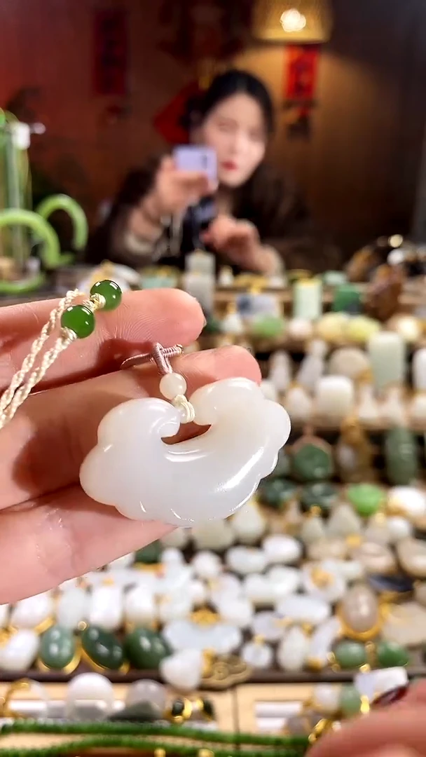 【闪购商品】和田玉吊坠未镶嵌。