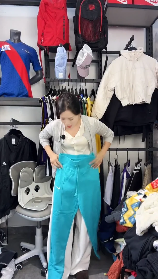 242  ·编码 瑕疵款直播间过款为准 尺码·160 M