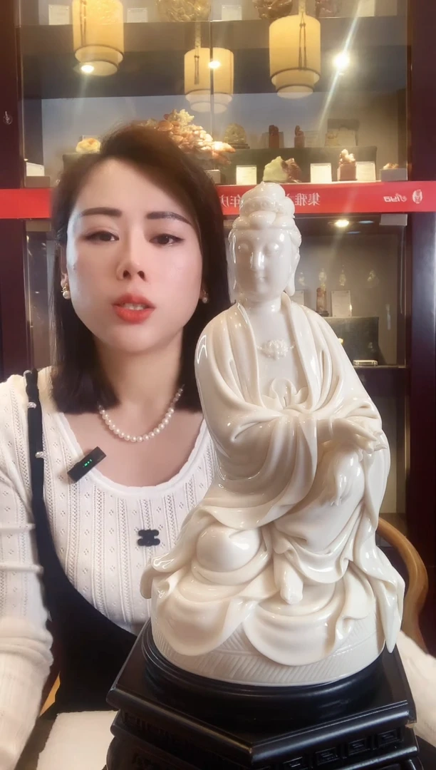 摆件德化白瓷 坐蒲团持经观音