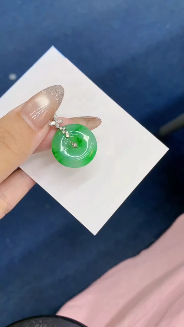 颈饰18K金镶嵌翡翠1