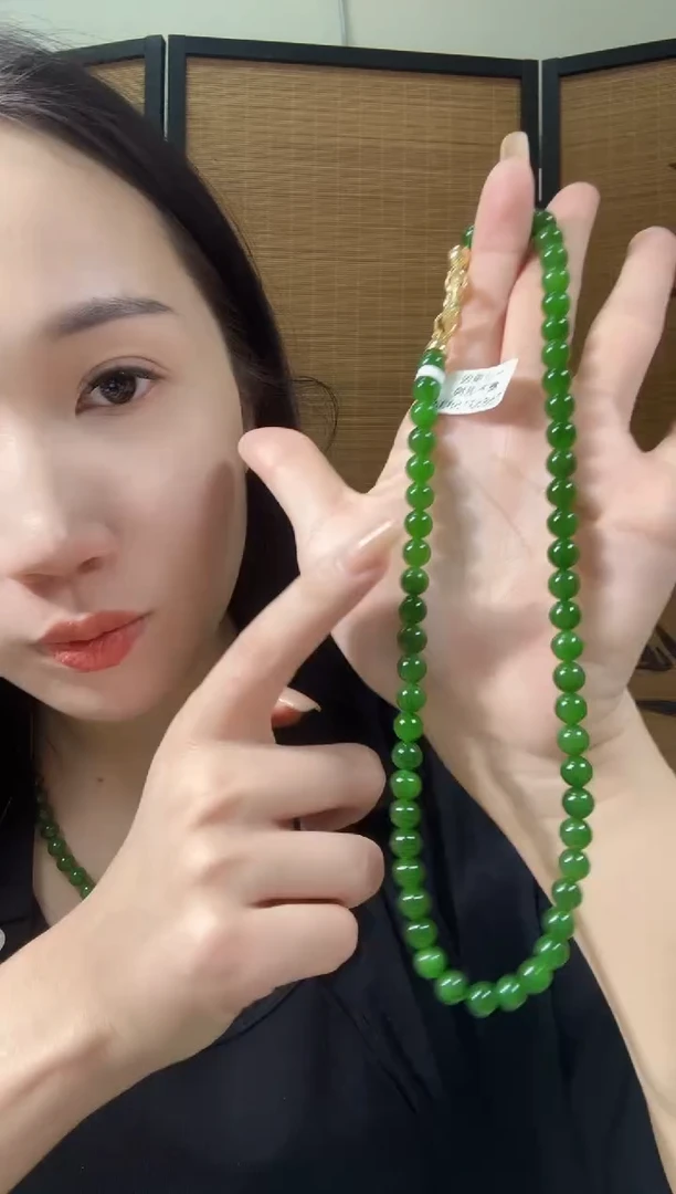 颈饰未镶嵌和田玉（碧玉）8辣阳绿无矿锁骨链