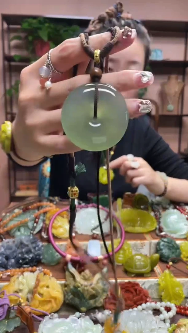 未镶嵌岫玉吊坠·