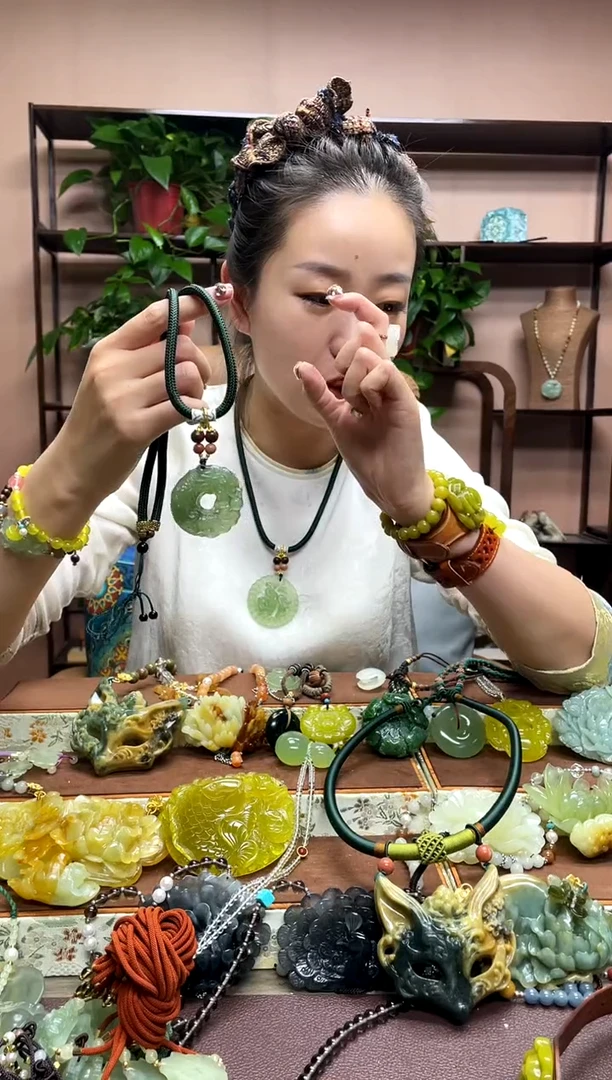 未镶嵌岫玉吊坠·