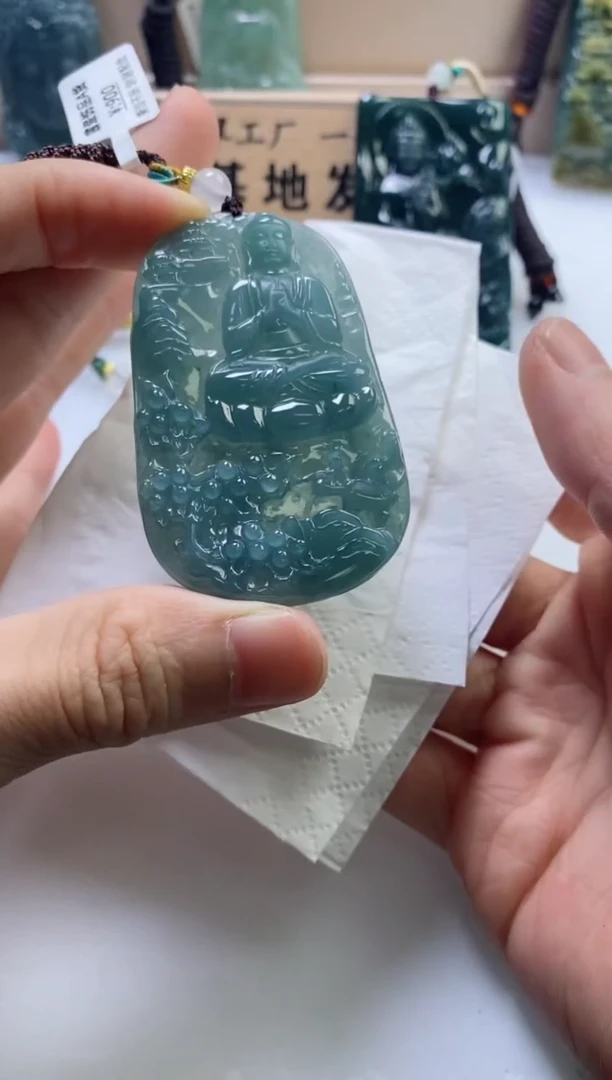 翡翠挂件未镶嵌