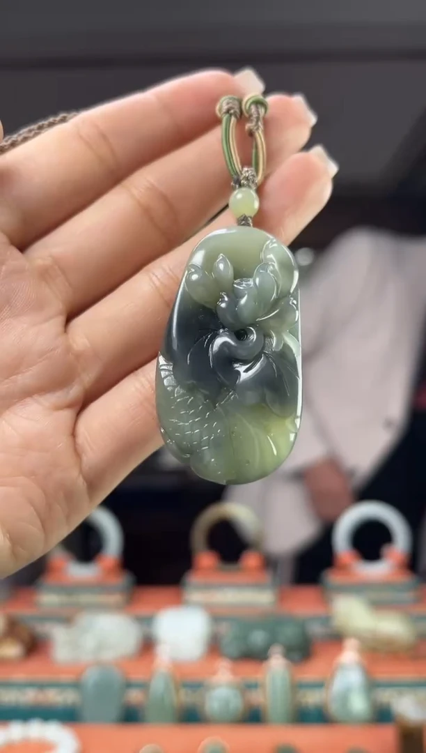 颈饰未镶嵌和田玉佩佩