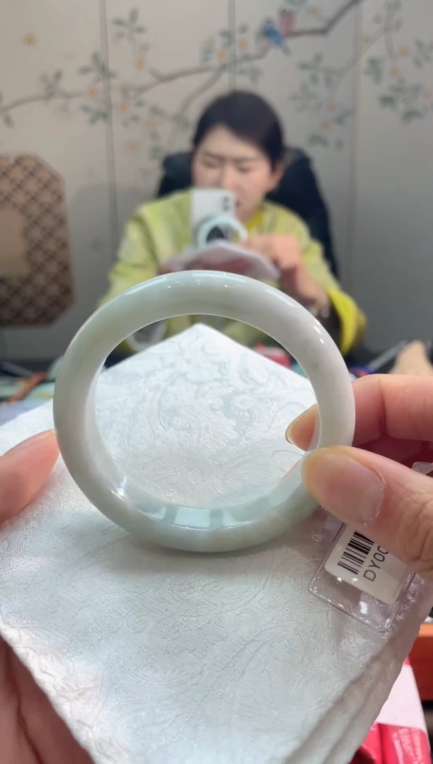 【闪购商品】翡翠手镯未镶嵌2425000000