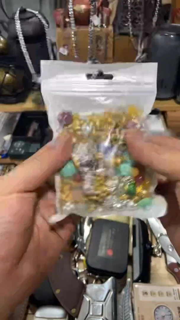 瓷片闪购商品  如图所示