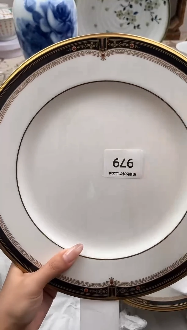 瓷片?**?R         979