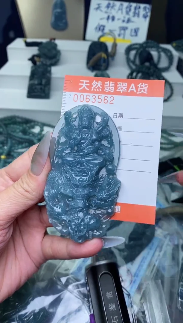 【闪购商品】翡翠颈饰未镶嵌··········